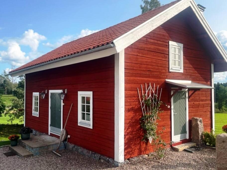 Nyrenoverad Stuga Naera Naturen Linkoping Luaran gambar